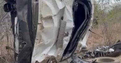 Capotamento na CE-187 deixa três pessoas feridas em Crateús